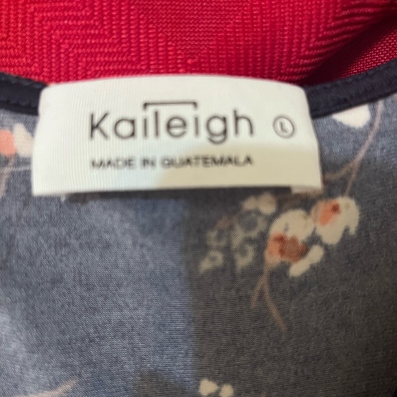 Kaleigh navy floral jumper, size large - Picture 6 of 6